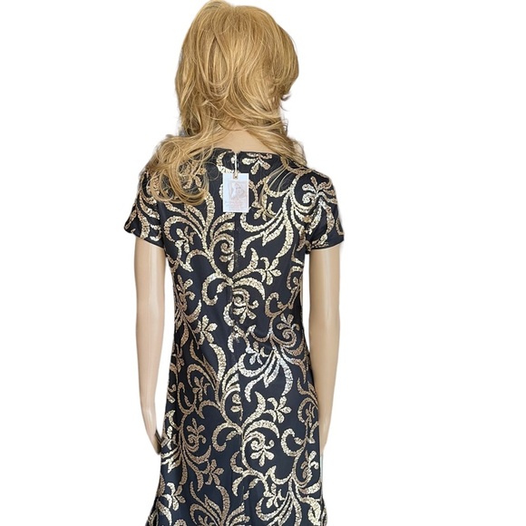 Jessica Simpson Black and Gold Sequin
Shift Dress size 4 - Picture 3 of 15